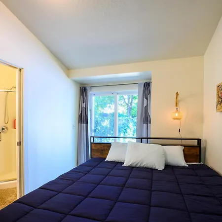 Blue House - Private 2 Bed, 2 Bath Home With Garage Eugene Exterior photo