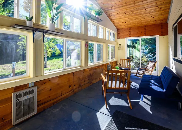 Blue House - Private 2 Bed, 2 Bath Home With Garage