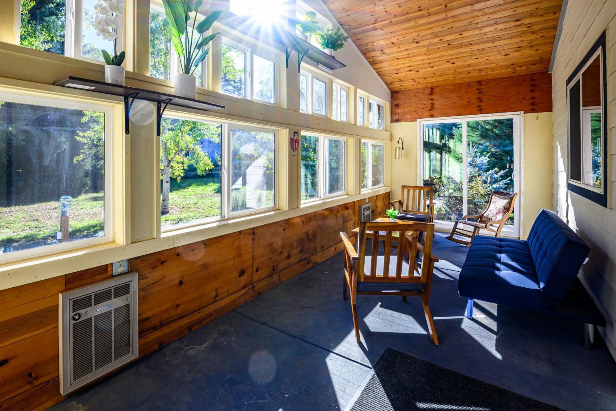 Hébergement de vacances Blue House - Private 2 Bed, 2 Bath With Garage