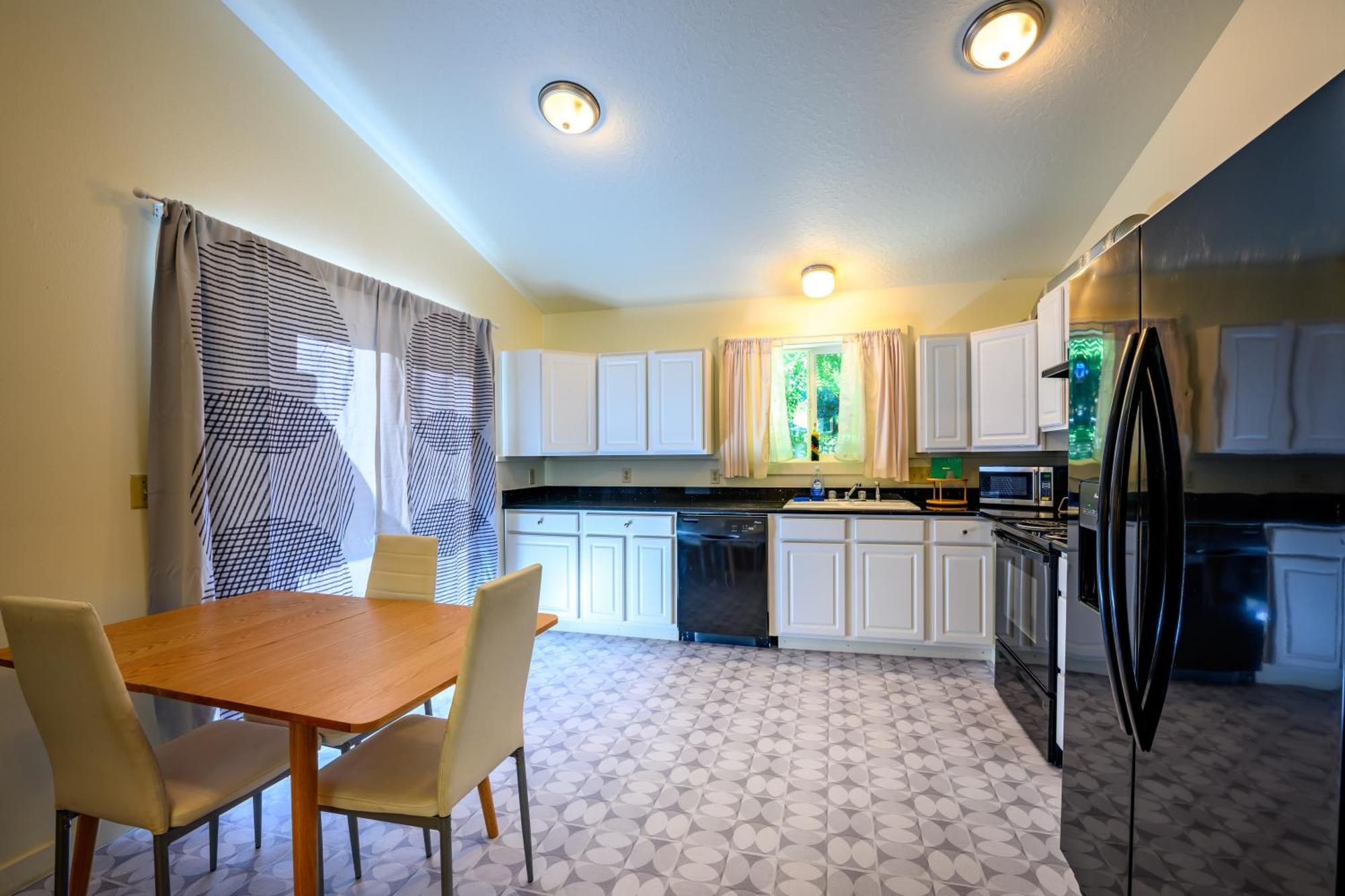 Blue House - Private 2 Bed, 2 Bath With Garage Hébergement de vacances Eugene