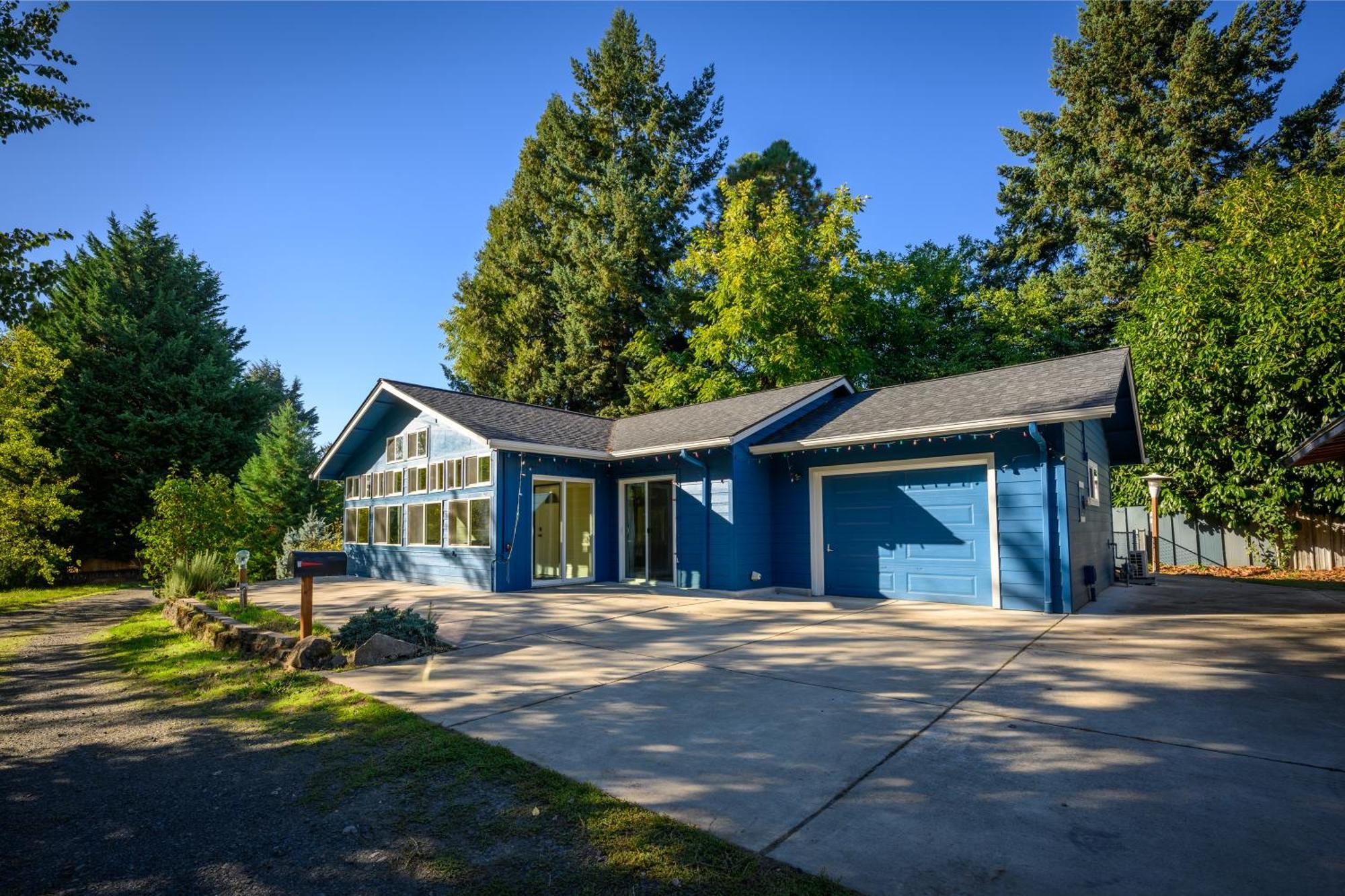 Blue House - Private 2 Bed, 2 Bath With Garage Eugene