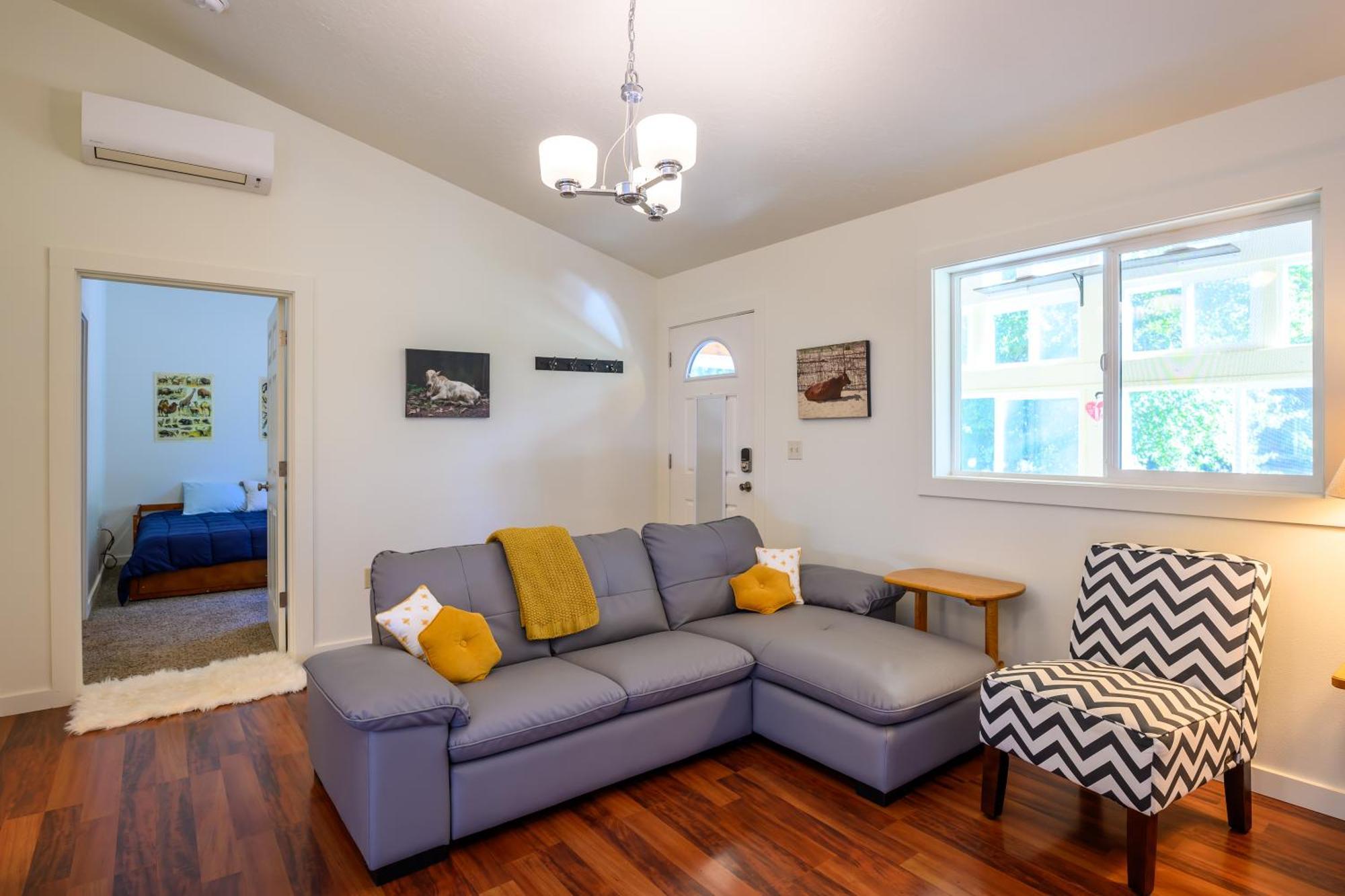 Blue House - Private 2 Bed, 2 Bath With Garage Hébergement de vacances