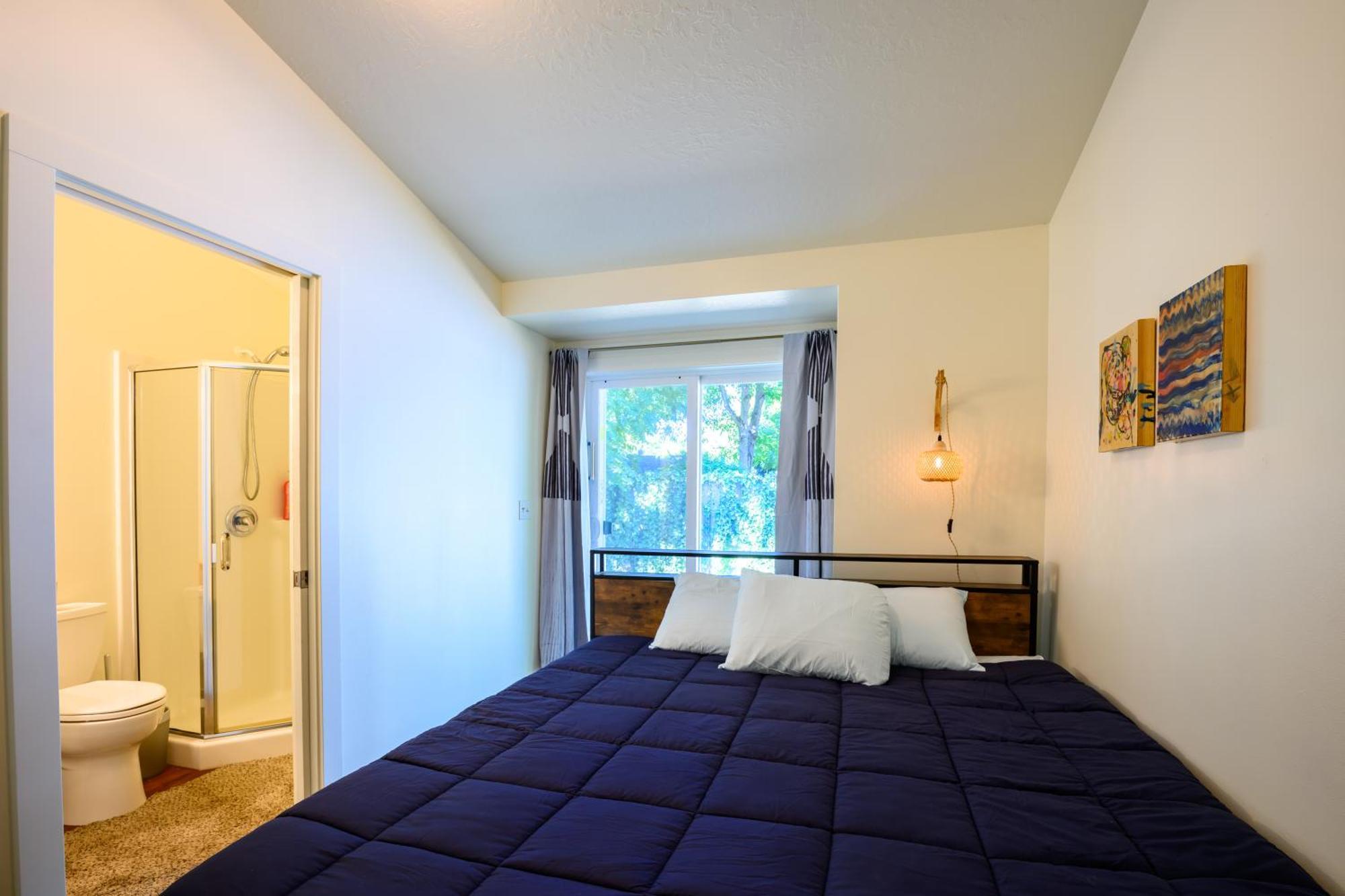 Hébergement de vacances Blue House - Private 2 Bed, 2 Bath With Garage