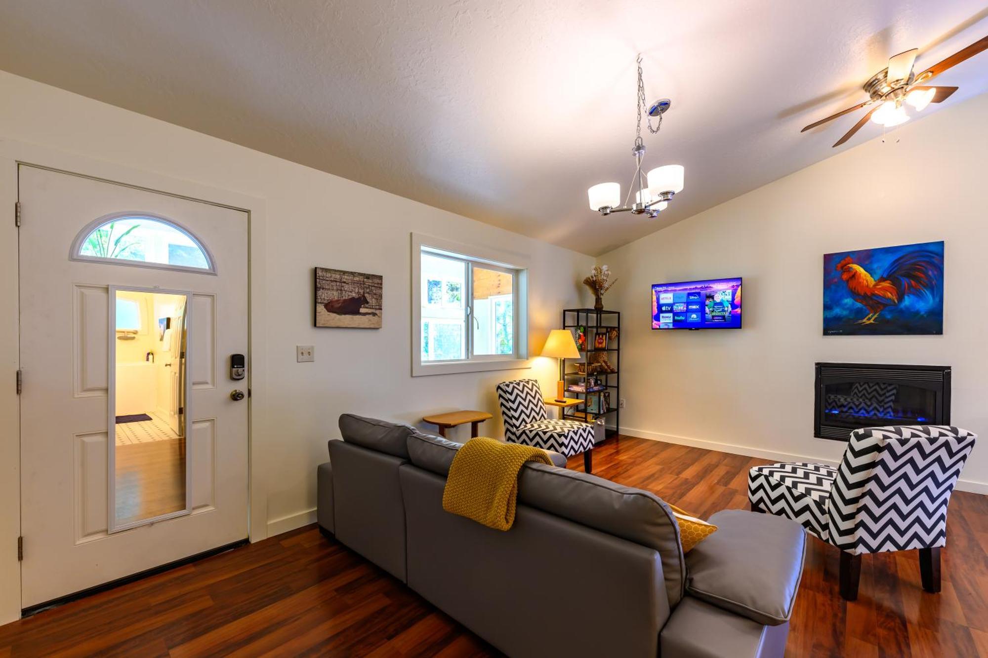 Blue House - Private 2 Bed, 2 Bath With Garage * Eugene