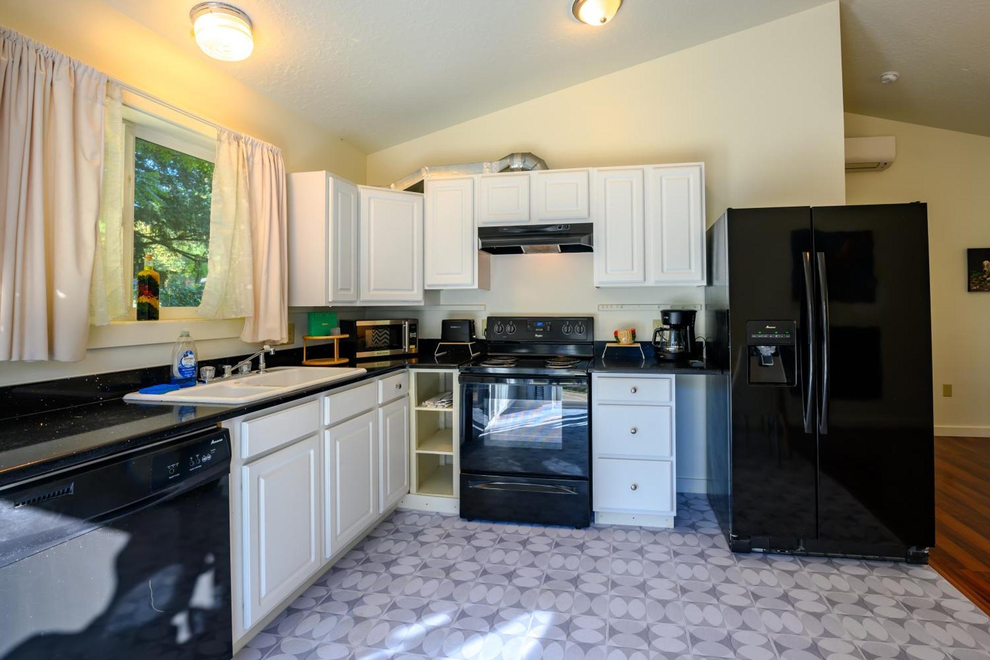 Blue House - Private 2 Bed, 2 Bath With Garage Eugene
