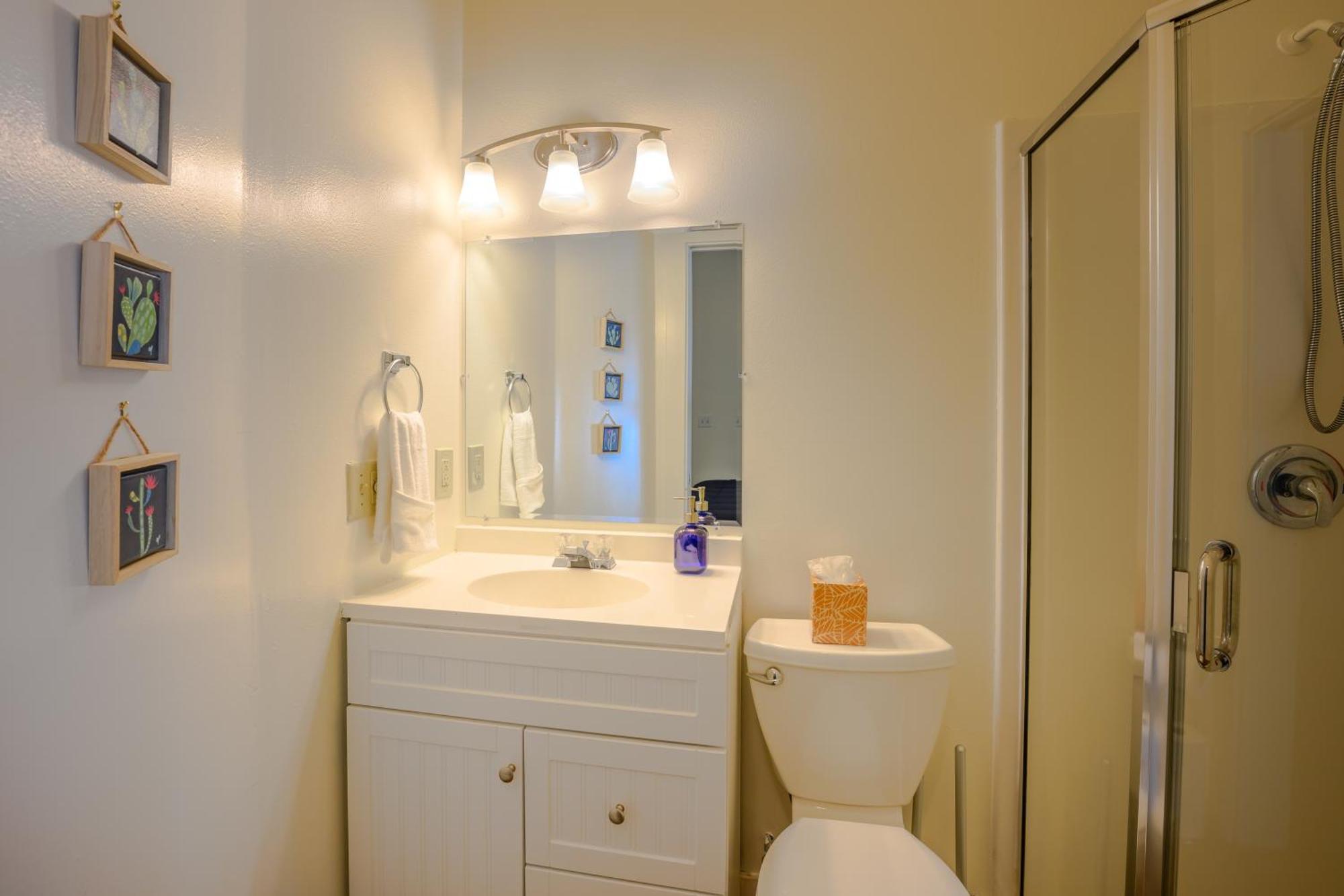 Blue House - Private 2 Bed, 2 Bath With Garage Hébergement de vacances *