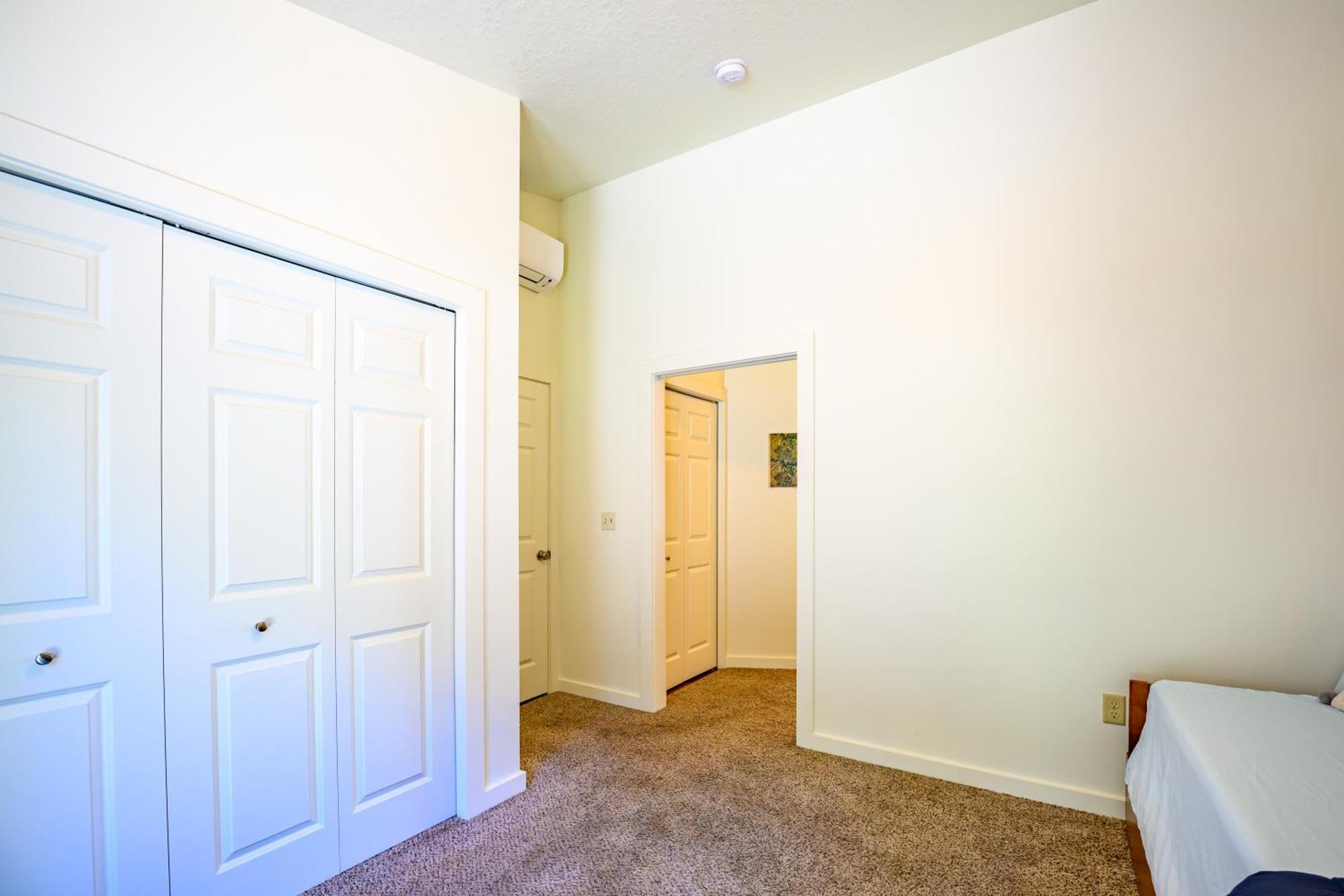 Blue House - Private 2 Bed, 2 Bath With Garage * Eugene