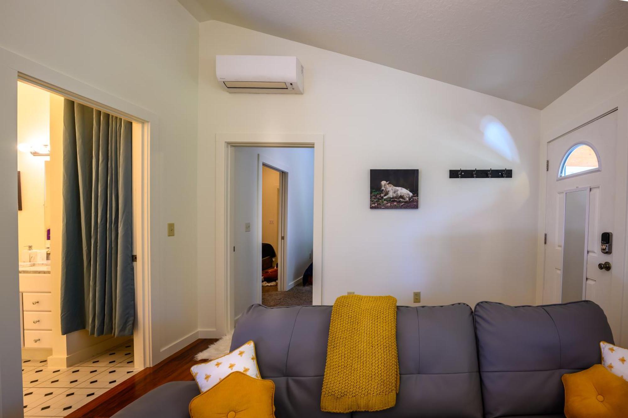 Hébergement de vacances Blue House - Private 2 Bed, 2 Bath With Garage