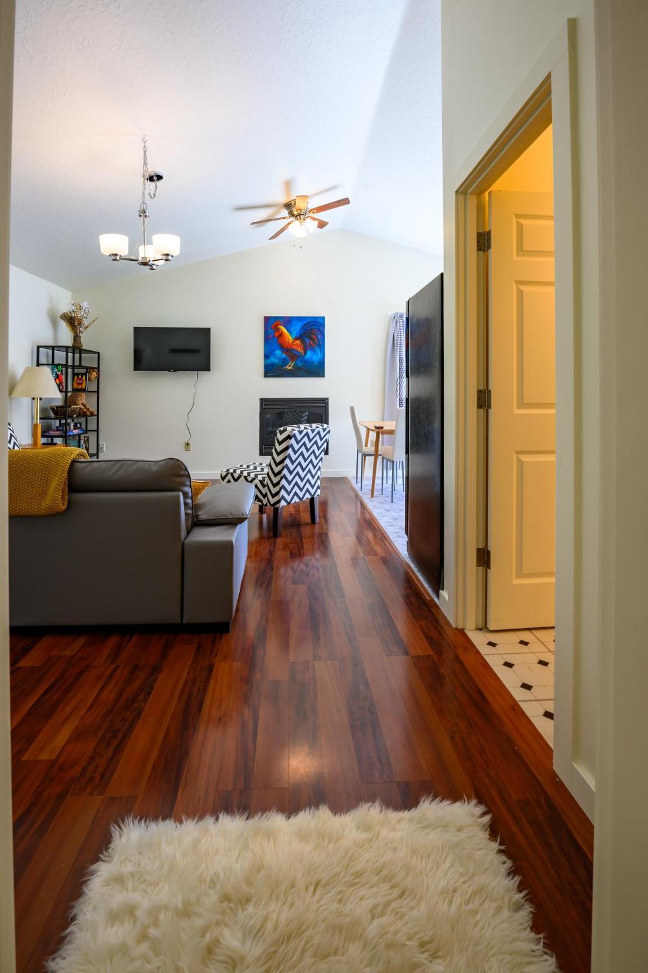 Blue House - Private 2 Bed, 2 Bath With Garage * Eugene